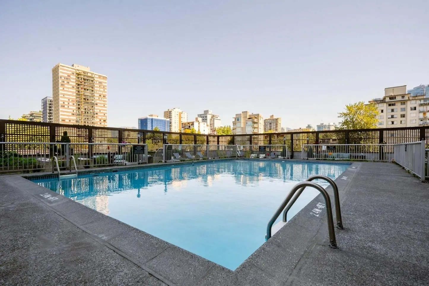 Sandman Suites Vancouver On Davie 3*,