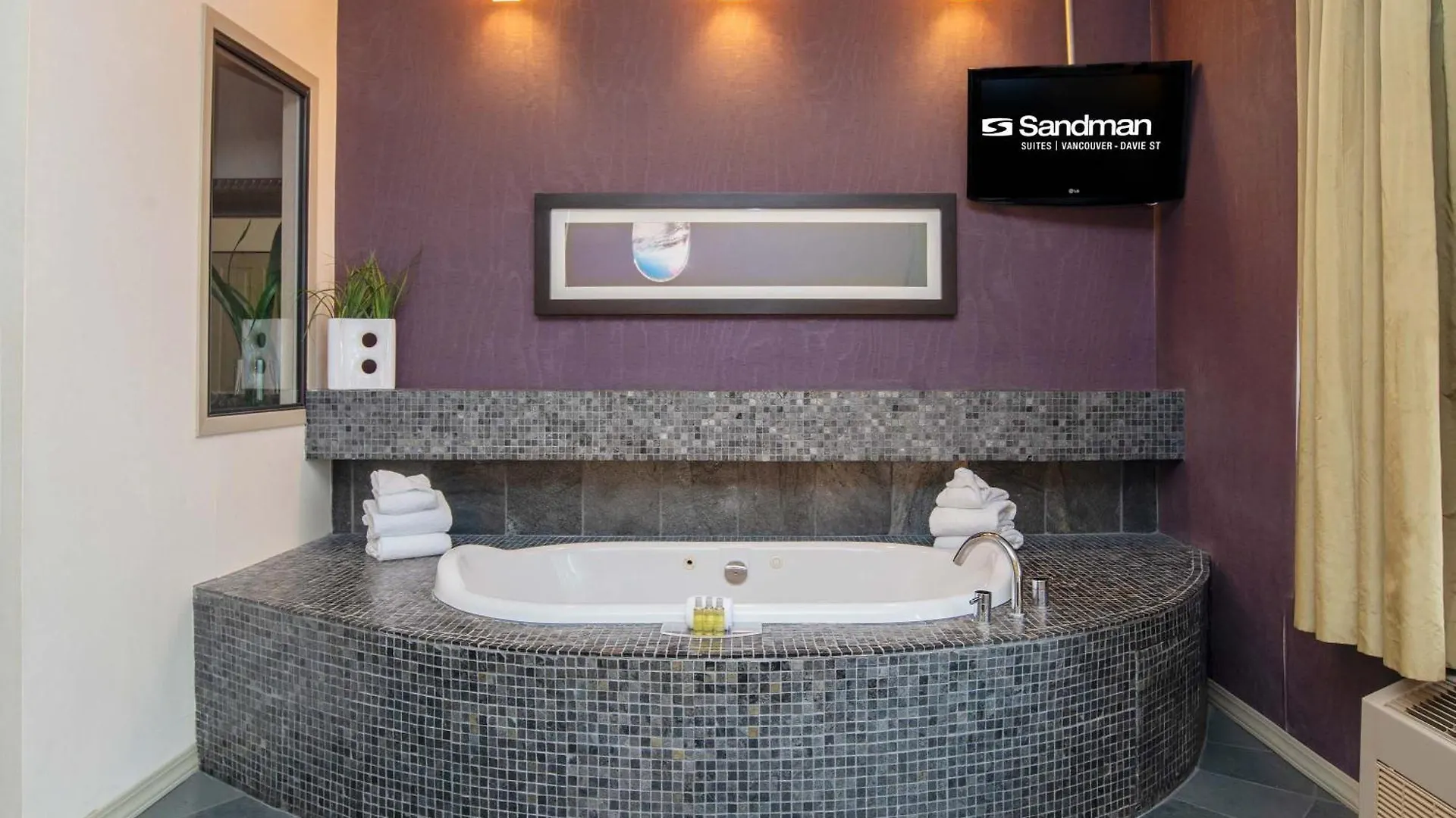 Sandman Suites Vancouver On Davie Otel