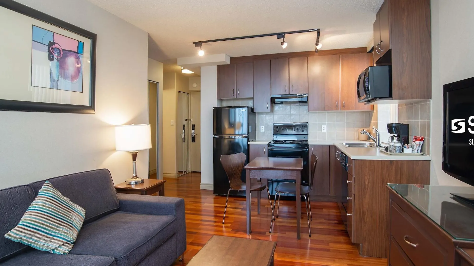 *** מלון Sandman Suites Vancouver On Davie קנדה