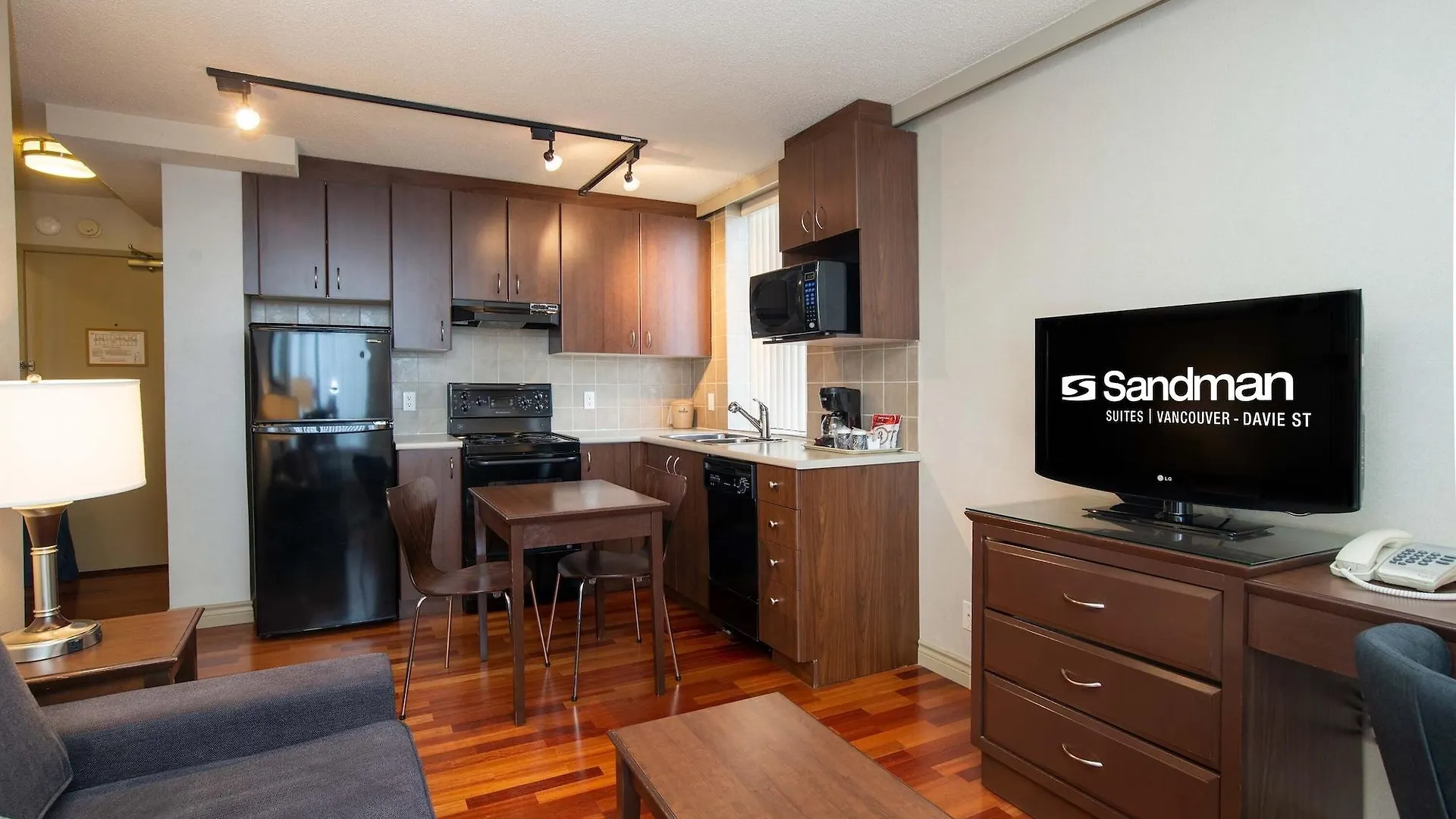 מלון Sandman Suites Vancouver On Davie