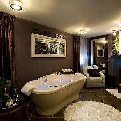 *** מלון Sandman Suites Vancouver On Davie קנדה