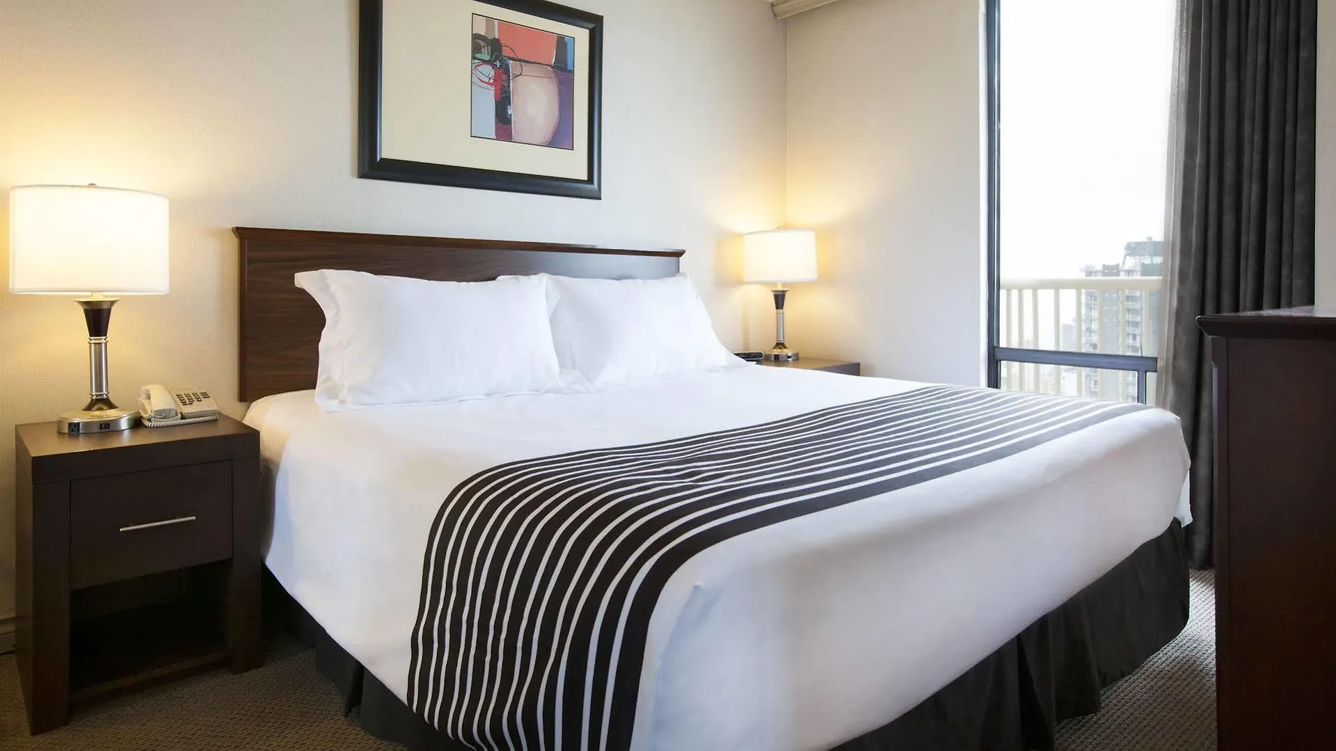 Sandman Suites Vancouver On Davie קנדה