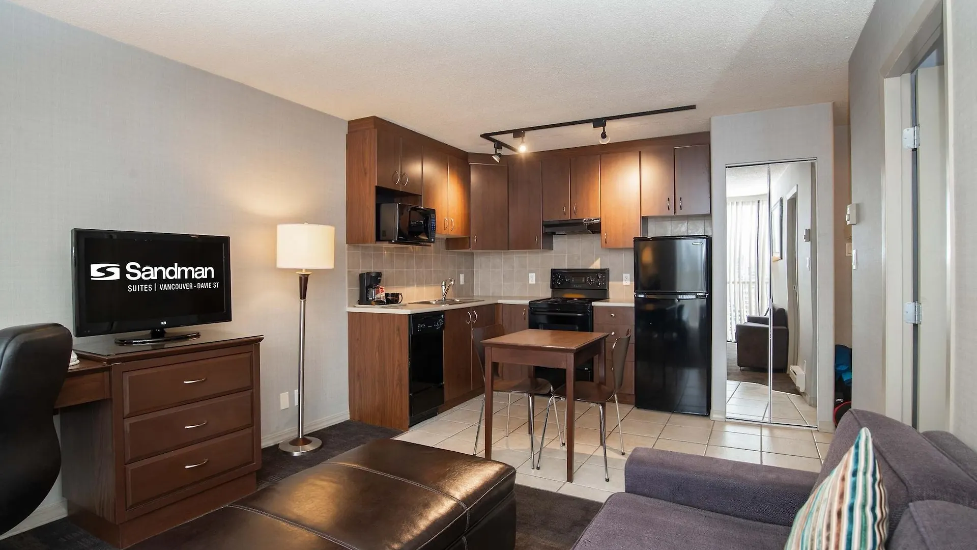 Hotel Sandman Suites Vancouver On Davie